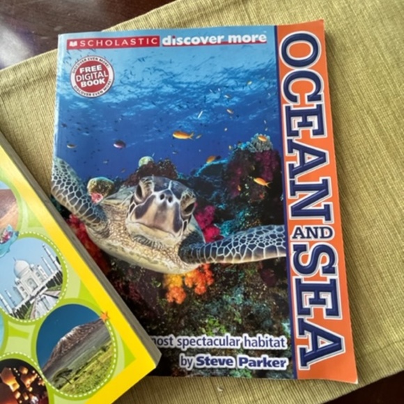 2 ~ Children's Books ~ National Geographic & Scholastic ~ 2 Great Books - Picture 3 of 10